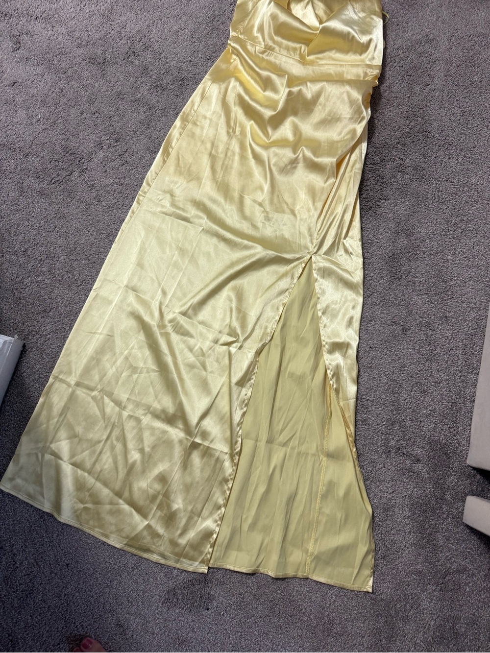 Yellow satin halter maxi dress - Picture 7 of 8
